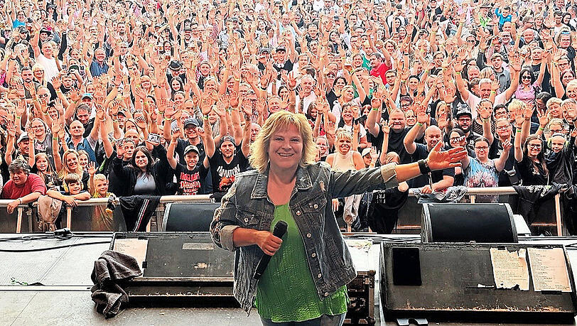 Nicki bei einem ihrer Auftritte vor treuen Fans.