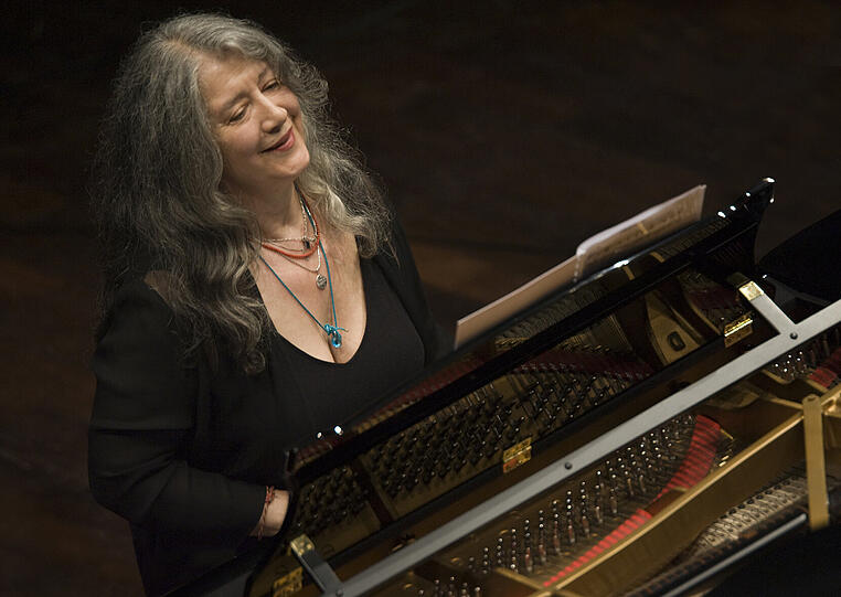 Göttlich, aber eben keine Diva, sondern nur auf das Wesentliche konzentriert: Martha Argerich.