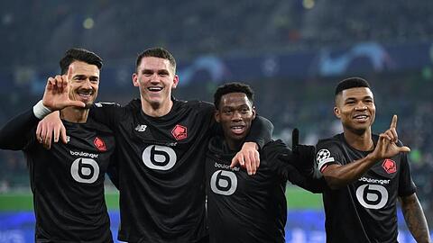 Die Spieler von OSC Lille freuen sich über das Tor zum 2:0 in Wolfsburg.