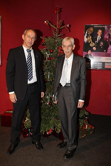 Weihnachtsfeier des TSV mit Trainer Reiner Maurer und Präsident Dieter Schneider