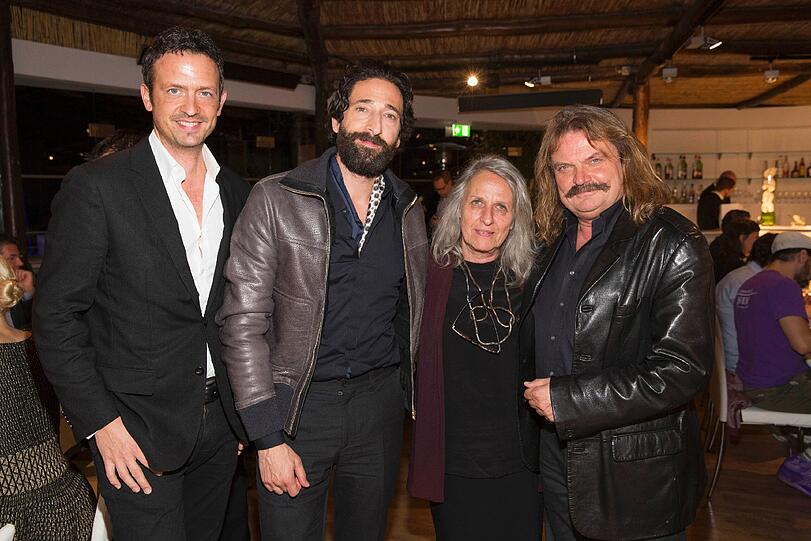 Till Brönner und Adrien Brody mit Leslie Mandoki und Begleitung.