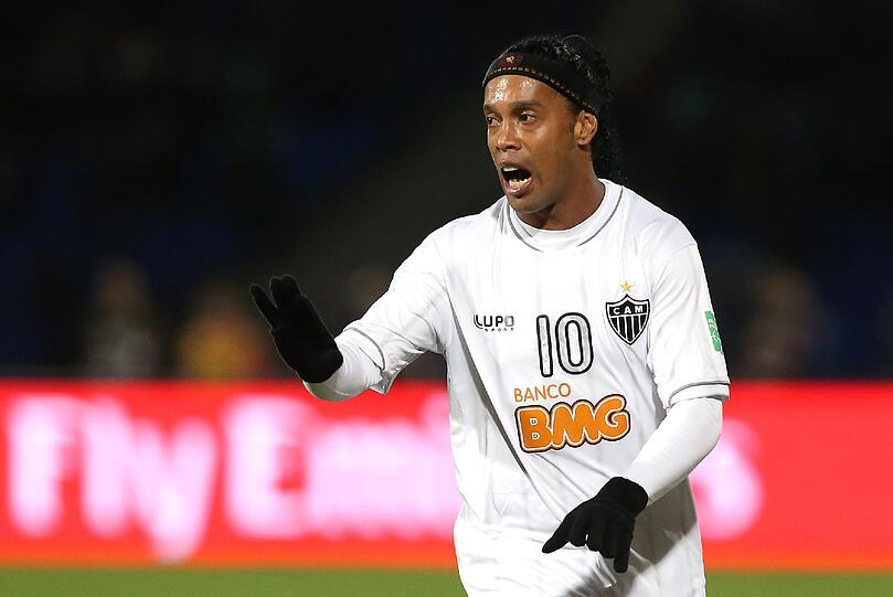 Zum Ende der Karriere in die Schweiz? Der ehemalige Weltstar Ronaldinho könnte zum neuen Jahr für den FC Sion auflaufen.