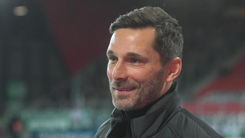 Trainer Stefan Leitl von Fürth steht vor dem Spiel im Stadion. Foto: Armin Weigel/Archivbild Trainer Stefan Leitl von Fürth steht vor dem Spiel im Stadion. Foto: Armin Weigel/Archivbild