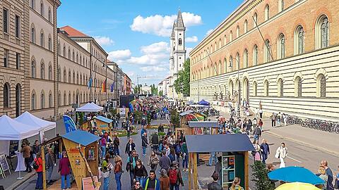 Am Samstag ist der Himmel weiß-blau wie im Bilderbuch beim Flanieren durch die Ludwigstraße beim Zamanand-Festival. Am Sonntag hört es erst gegen Nachmittag auf zu regnen, wie die weiteren Bilder zeigen.