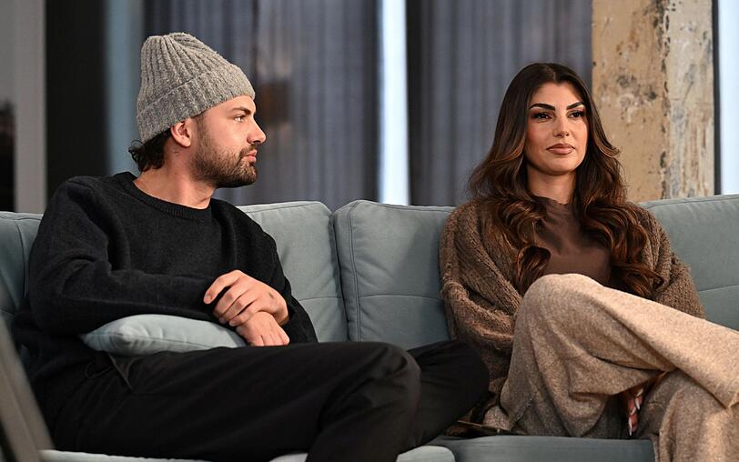 Zwischen Jimi Blue Ochsenknecht und Yeliz Koc knallt es in der zweiten Staffel ihrer Serie "Yeliz & Jimi - We Are Family?!" ordentlich. Zwischen Jimi Blue Ochsenknecht und Yeliz Koc knallt es in der zweiten Staffel ihrer Serie "Yeliz & Jimi - We Are Family?!" ordentlich.