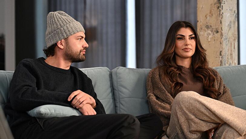Zwischen Jimi Blue Ochsenknecht und Yeliz Koc knallt es in der zweiten Staffel ihrer Serie "Yeliz & Jimi - We Are Family?!" ordentlich. Zwischen Jimi Blue Ochsenknecht und Yeliz Koc knallt es in der zweiten Staffel ihrer Serie "Yeliz & Jimi - We Are Family?!" ordentlich.