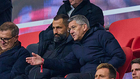 War mit dem Auftritt seines FC Bayern gegen Schalke sehr zufrieden: Präsident Herbert Hainer.