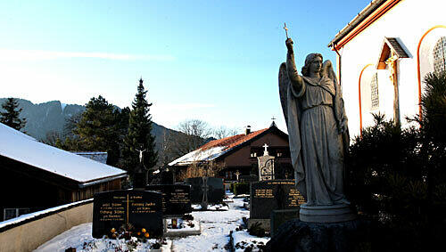 Der Friedhof von Wackersberg: Hier wird Stefan Schörghuber beerdigt Der Friedhof von Wackersberg: Hier wird Stefan Schörghuber beerdigt