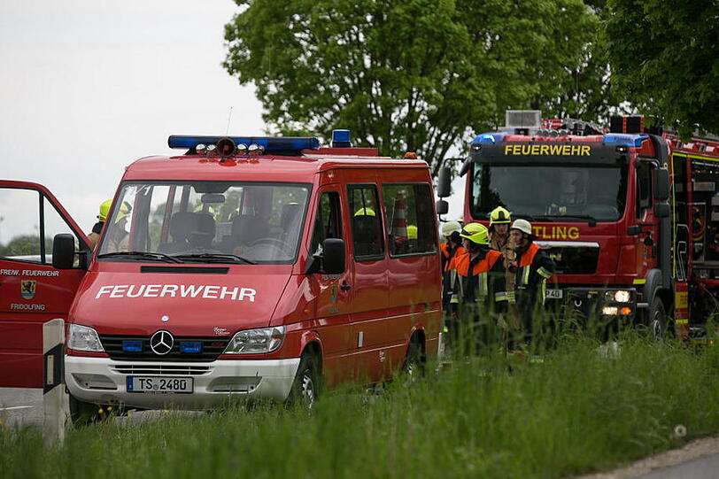 Bei Fridolfing kam ein 73-Jähriger auf die Gegenfahrbahn und kollidierte mit einem entgegenkommenden Pkw.