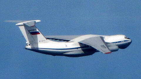 Ein russisches Transportflugzeug Iljuschin IL-76 am 12.05.2016 vor der baltischen Küste. (Symbolbild)