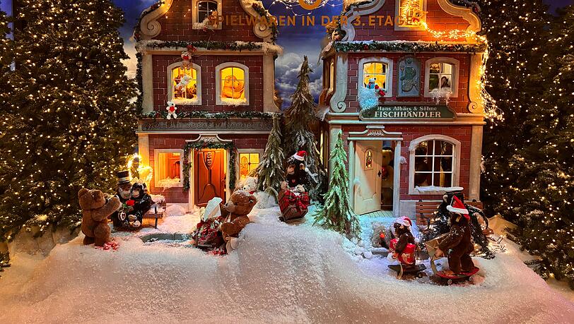 Hier sitzt jedes Detail: Sehen Sie das frisch verm&auml;hlte Affenpaar, das sich gerade fotografieren l&auml;sst? Oder den traurigen B&auml;ren mit dem Taschentuch? Erkennen Sie auch die Mini-B&auml;ren mit Herzal, die sich wagemutig vom obersten Stock abseilen?