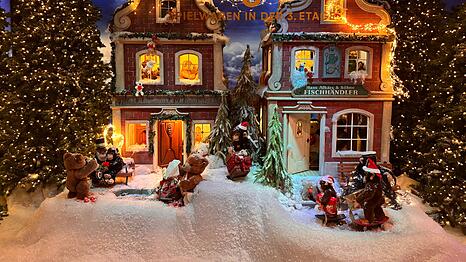 Hier sitzt jedes Detail: Sehen Sie das frisch verm&auml;hlte Affenpaar, das sich gerade fotografieren l&auml;sst? Oder den traurigen B&auml;ren mit dem Taschentuch? Erkennen Sie auch die Mini-B&auml;ren mit Herzal, die sich wagemutig vom obersten Stock abseilen?