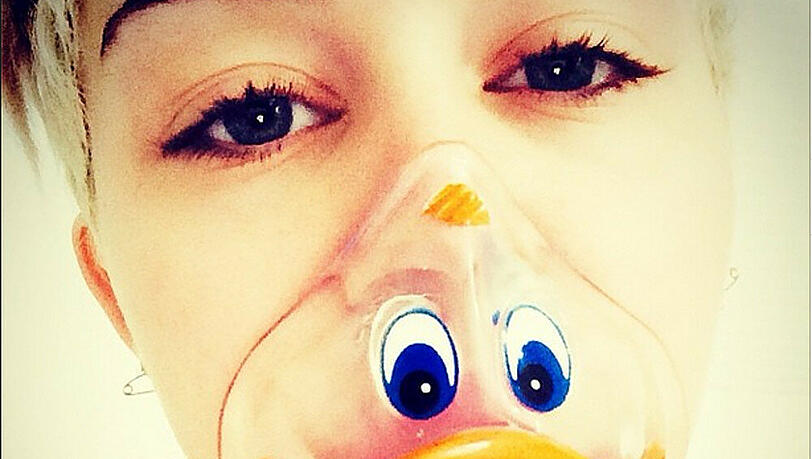 Miley Cyrus liegt im Krankenhaus Miley Cyrus liegt im Krankenhaus