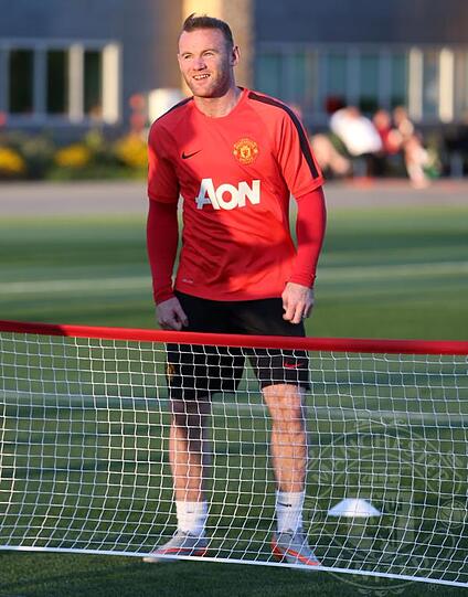 Fußball-Tennis: Die erste Trainingseinheit für Schweinsteiger mit den neuen Kollegen.