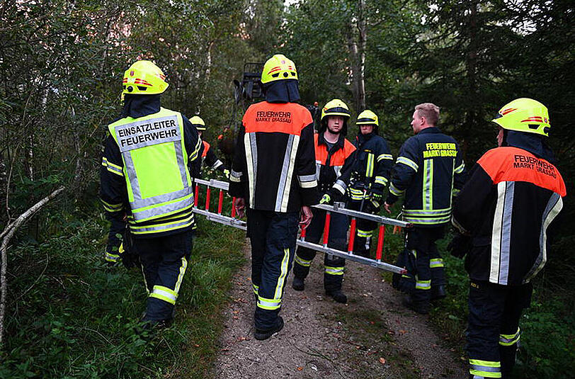 Spektakuläre Rettungsaktion in Grassau: Die Feuerwehr befreite ein Pferd aus dem moorastigem Untergrund.