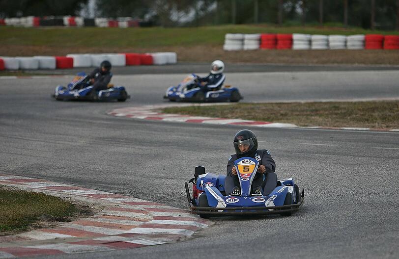 Go-Kart-Gaudi bei 1860: In einem Qualifying traten die Löwen gemäß ihrer Zimmerbesetzung in Zweierteams gegeinander an. Die Bilder.