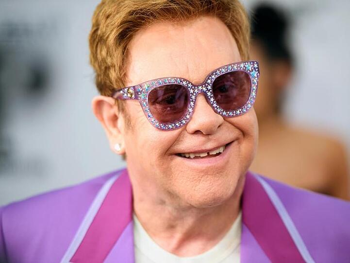 Elton John bekommt eine eigene Briefmarkenserie.