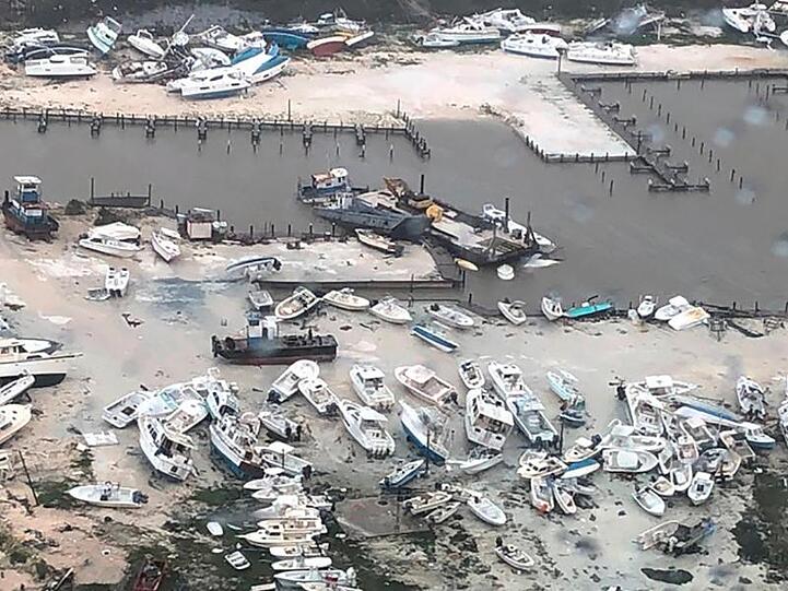 Verwüsteter Yachthafen auf den Bahamas.