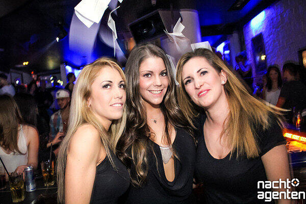 Die besten Partybilder vom Samstag. Hier aus dem Crown's Club.