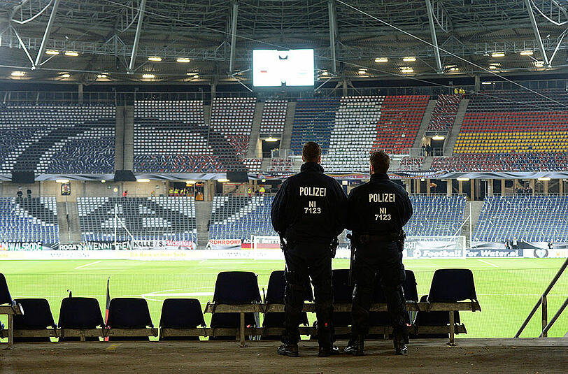 Eine "terroristische Großlage" soll in Zukunft als besonders schwerer Unglücksfall gewertet werden. Für solche Fälle erlaubt die Verfassung Bundeswehreinsätze im Inneren. Foto: Julian Stratenschulte/Archiv