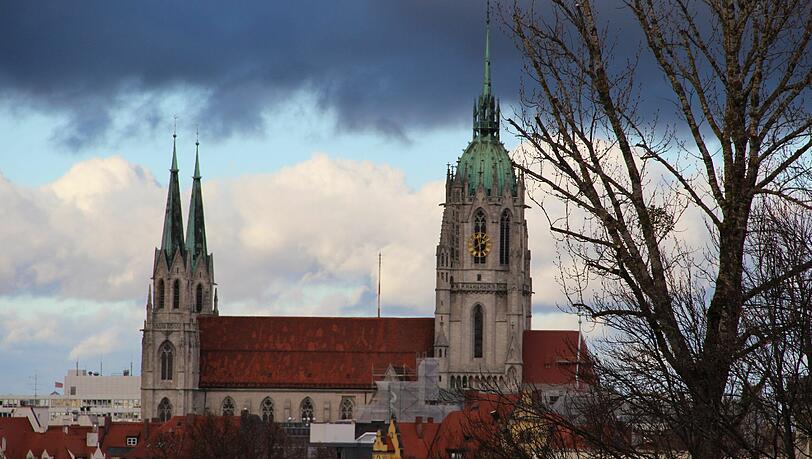 Die Paulskirche in der Ludwigsvorstadt überblickt in wenigen Wochen das bunte Treiben auf der Wiesn. Die Paulskirche in der Ludwigsvorstadt überblickt in wenigen Wochen das bunte Treiben auf der Wiesn.