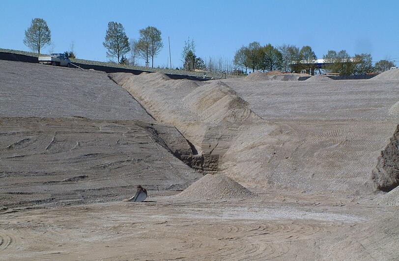 Steilufer: Der Riemer See beim Bau 2004/2005.