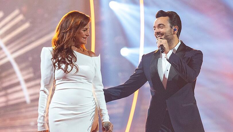 Giovanni Zarrella führt durch eine Jubiläumsshow für Andrea Berg.