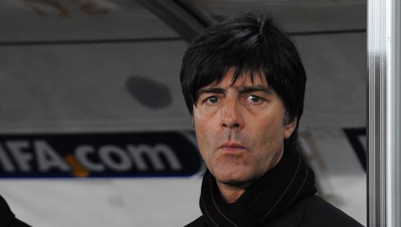 Mag es elegant: Die schwarze Kleidung ist zu einem Markenzeichen von Joachim Löw geworden. Mag es elegant: Die schwarze Kleidung ist zu einem Markenzeichen von Joachim Löw geworden.