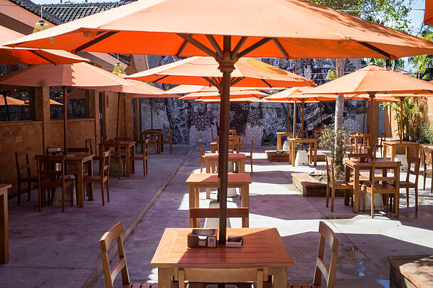 Auch in Bali sind Restaurants während der Corona-Pandemie leer geblieben. Auch in Bali sind Restaurants während der Corona-Pandemie leer geblieben.