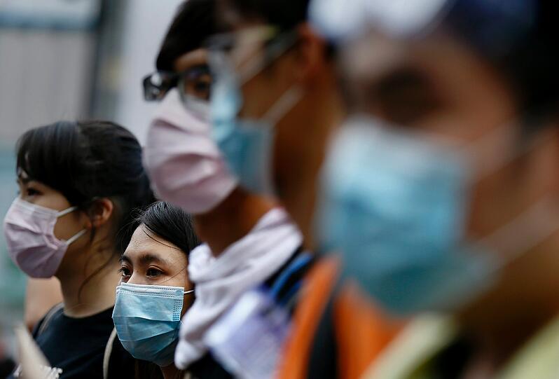 Die Proteste in Hong Kong weiten sich immer weiter aus und überschatten den Nationalfeiertag Chinas. Die Demonstranten errichten immer mehr Blockaden.
