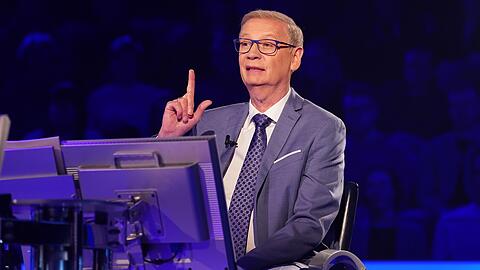 "Wer wird Millionär?": Günther Jauch stellt seiner Kandidatin für 32.0000 Euro eine Biologie-Frage.