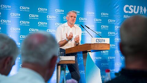 Steffen Vogel ist als Vorsitzender des CSU-Bezirks Unterfranken mit großer Mehrheit bestätigt worden (Archivbild).