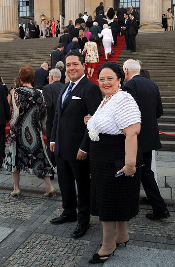 Bereits am Freitag fand ein Konzert der Prinzessin Kira von Preußen Stiftung anlässlich der kirchlichen Trauung von Prinz Georg Friedrich von Preußen und Prinzessin Sophie  statt. Im Bild:Die Großherzogin Maria von Russland und ihr Sohn Georges Mikhailovitch