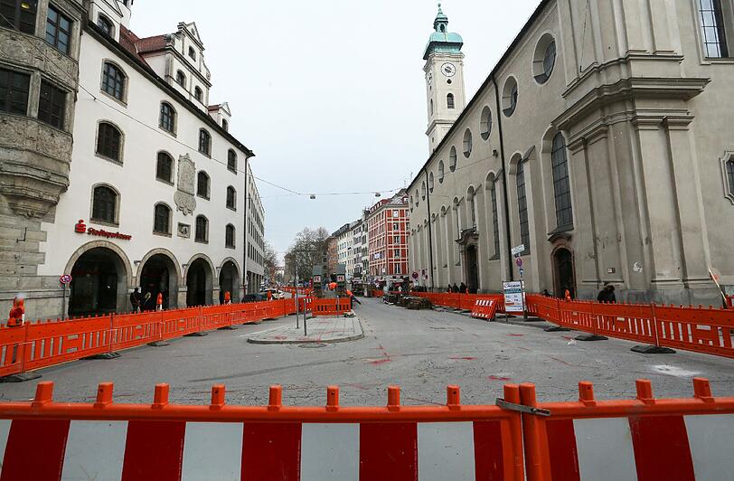 Die Baustelle im Tal stört viele Anwohner. Sie finden keinen Parkplatz.