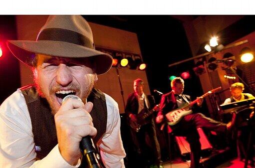 Sie wollen die Tanzfläche zum Beben bringen: die Band "The Movement"