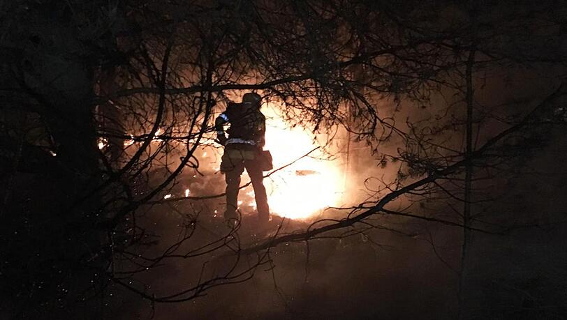 Die Feuerwehr war am Sonntagabend auf der Panzerwiese im Einsatz. Die Feuerwehr war am Sonntagabend auf der Panzerwiese im Einsatz.