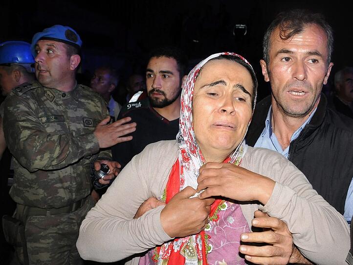 Bei einem schweren Bergwerksunglück in der Türkei sin mindesten 157 Kumpel ums Leben gekommen.