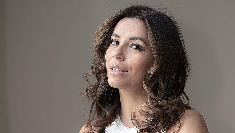 So schön ist nur ein natürliches Lächeln - Eva Longoria bezaubert alle mit ihrer Ausstrahlung. Kaum einer kommt auf die Idee, dass die "Desperate Housewife" schon 40 Jahre alt ist. So schön ist nur ein natürliches Lächeln - Eva Longoria bezaubert alle mit ihrer Ausstrahlung. Kaum einer kommt auf die Idee, dass die "Desperate Housewife" schon 40 Jahre alt ist.