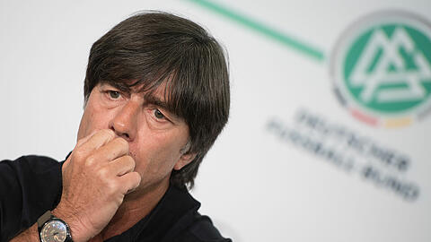 Nur ein Training bleibt Bundestrainer Löw mit dem DFB-Team als Einstimmung auf den Turnierfavoriten Chile.