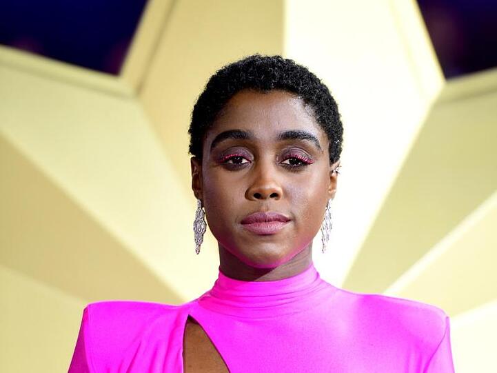 Lashana Lynch taucht erstmalig in den Bond-Kosmos ein.