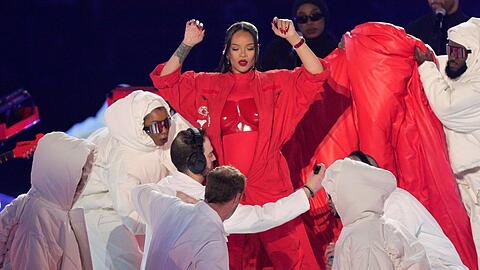 Rihanna während ihres Auftritts beim Super Bowl 2023.