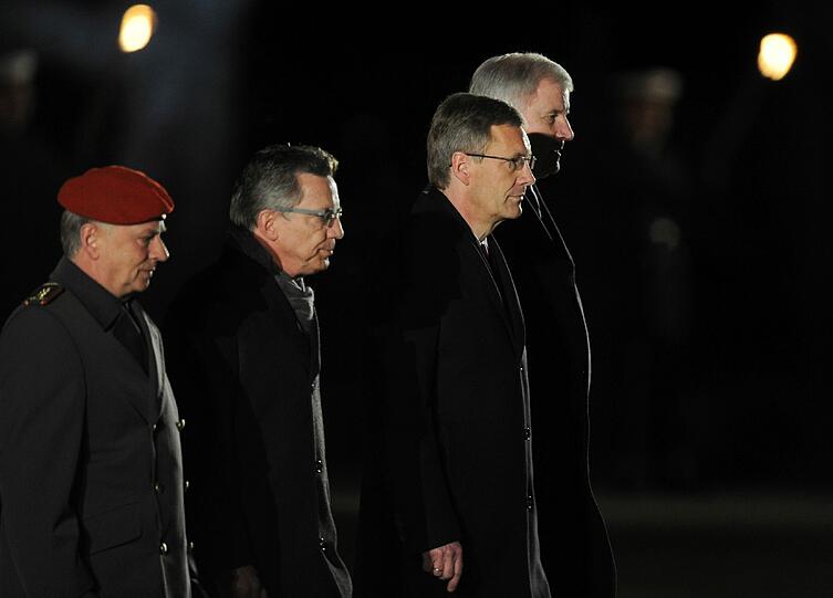 Proteste bei Wulffs Zapfenstreich - sehen Sie hier die Bilder...
