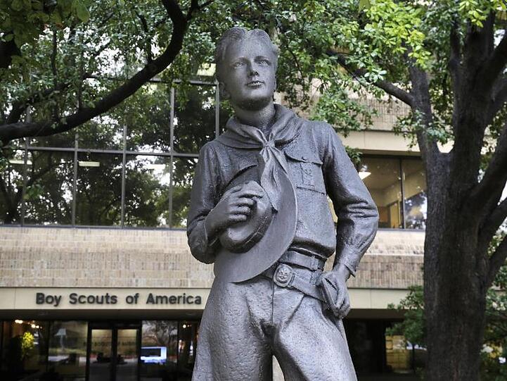 Eine Statue im texanischen Irving stellt einen jungen Pfandfinder dar.