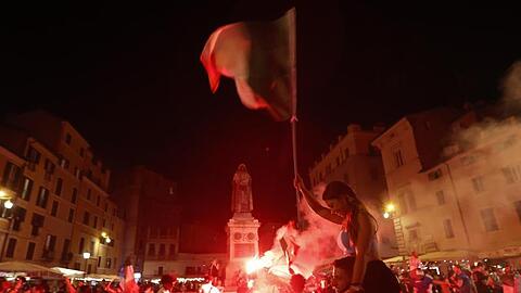Italiens Fans feiern in Rom.