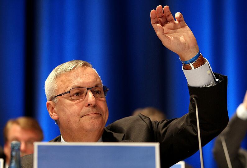 &bdquo;Die Geschichte, die Babbel erzählt, ist nicht das, was Michael 
Preetz Stein auf Bein schwört. Wir sollten uns nicht durch 
Baron-Münchhausen-Geschichten die Arbeit der letzten eineinhalb 
Jahren kaputt machen.&ldquo; Hertha-Präsident Werner Gegenbauer über den 
Streit in der sportlichen Führung.