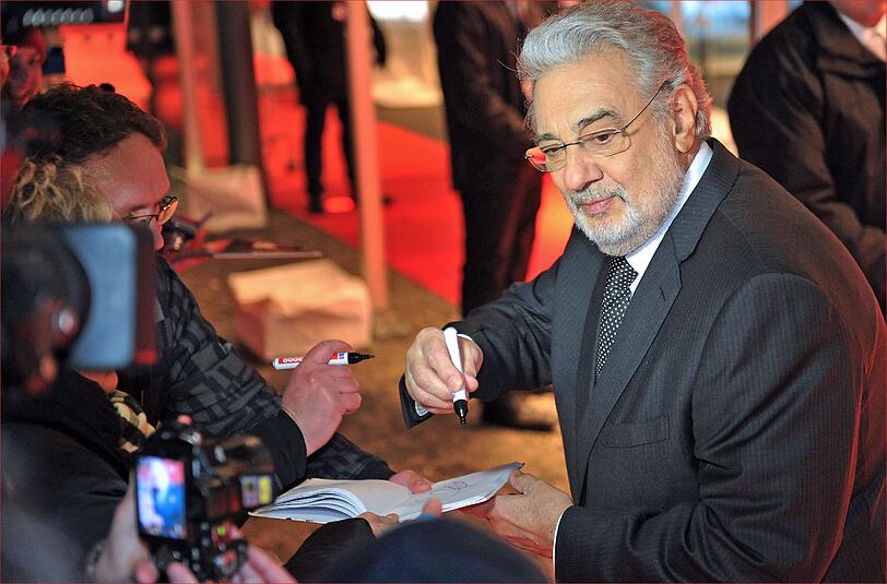 Star-Tenor Placido Domingo: &bdquo;Einer meiner Lieblingssongs ist ,Dreaming of a white christmas&rsquo;. Bei mir heißt es allerdings: I&rsquo;m dreaming of a warm christmas. Wir feiern wie immer in Mexiko, in Acapulco. Mit der ganzen Familie: Kindern, Enkelkindern, Neffen. Wir singen Weihnachtslieder, aber auch Karaoke.&ldquo;
