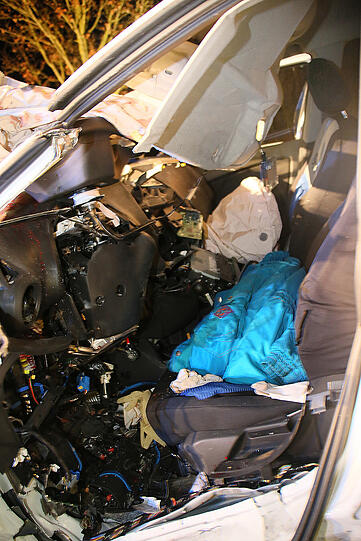 Horror-Crash auf der B-15: Die Bilder vom Unfallort.