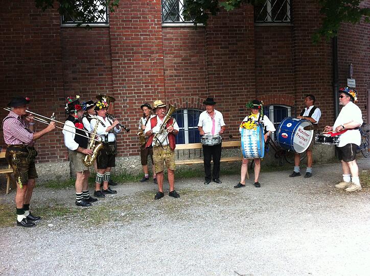 Kaum zu überhören: Die Band Münchner Frechheit.