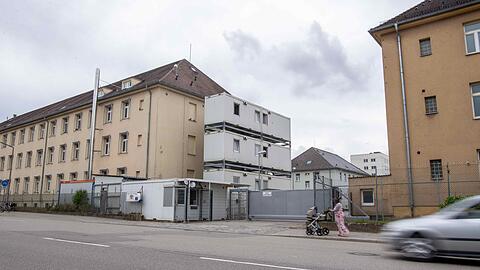 Das Ankerzentrum an der Regensburger Zeißstraße. Dort sind diese Woche 56 neue Corona-Infektionen aufgetreten.