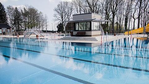 Ein Freibad ohne Besucher.